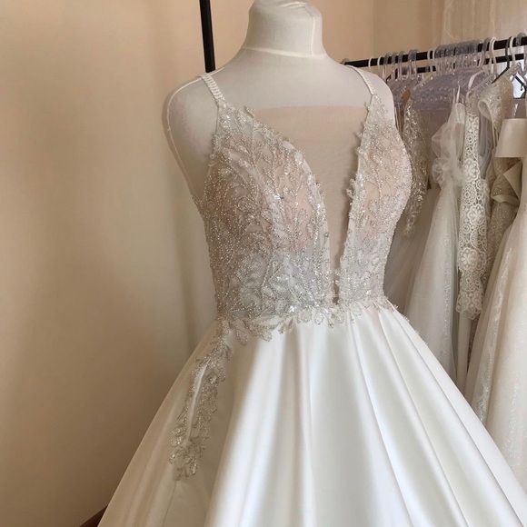 LVLY Bride Dresses & Skirts - Beautiful White Satin A-line Wedding Gown